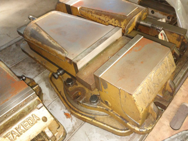 159168 油圧バイス 武田機械  TK-200HVSの写真