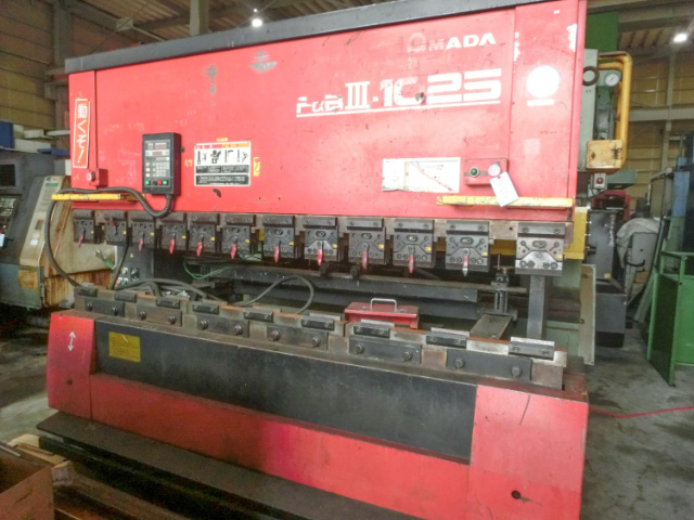 186840 NCプレスブレーキ アマダ 1995 FBDIII-1025LDの写真2