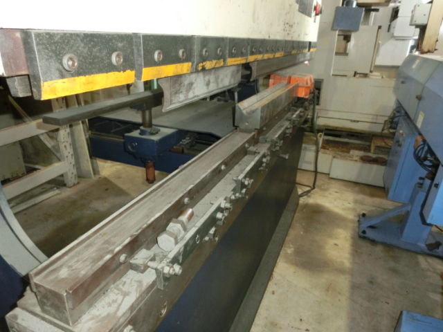 190068 プレスブレーキ コマツ 1991 PHS80x255の写真3