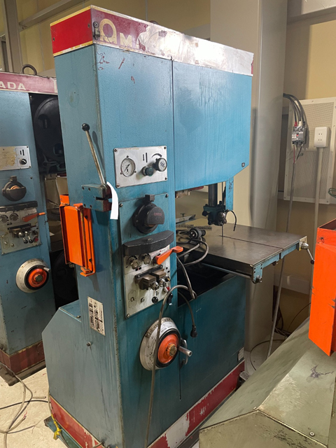 198230 コンターマシン アマダ 1978 VA-400の写真1