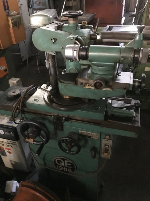 202324 エンドミル研削盤 飯田鐵工所  GE-120の写真1