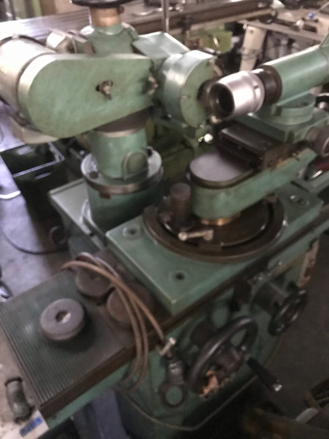 202324 エンドミル研削盤 飯田鐵工所  GE-120の写真2