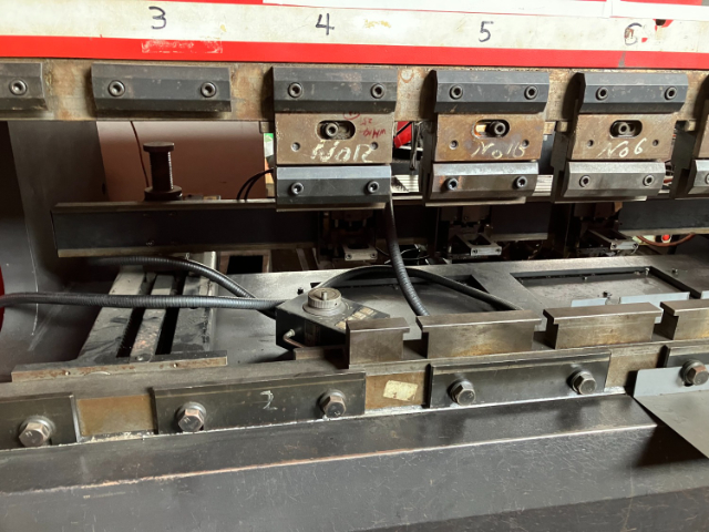 209877 プレスブレーキ アマダ 1990 RG-80の写真2