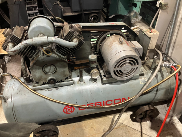 209975 レシプロコンプレッサー 日立産機 1973 BP-10T(N)の写真1