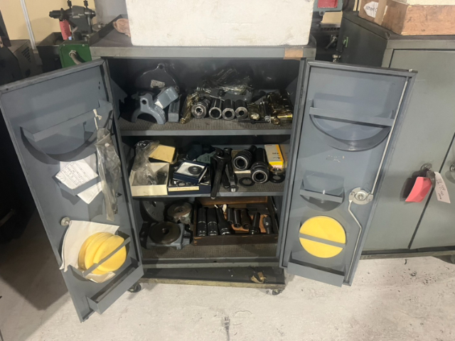 209982 万能工具研削盤 牧野フライス 1991 C-40の写真6