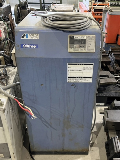 215670 スクリューコンプレッサー アネスト岩田  SLP-22CDの写真1