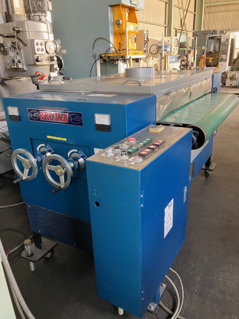 218685 平面バリ取り機 トーバン工業 2008 III-CT-1300の写真1